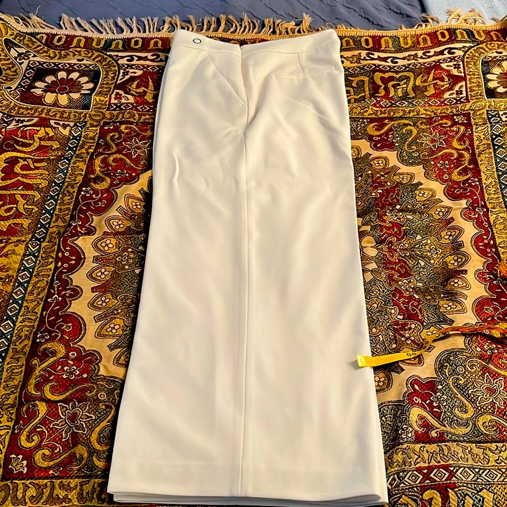 Elie Tahari Off White Short Pants